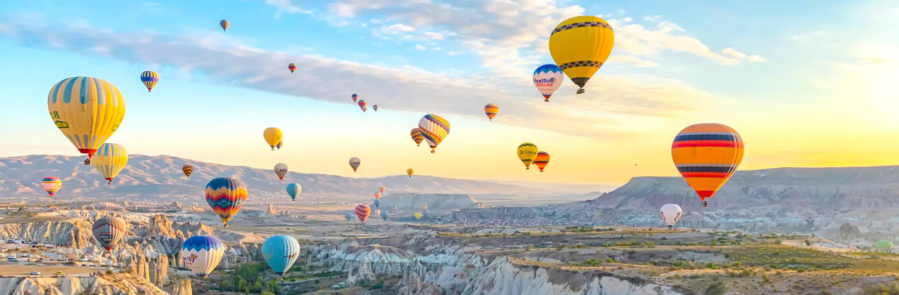 luchtballonen aan de hemel in cappadocia